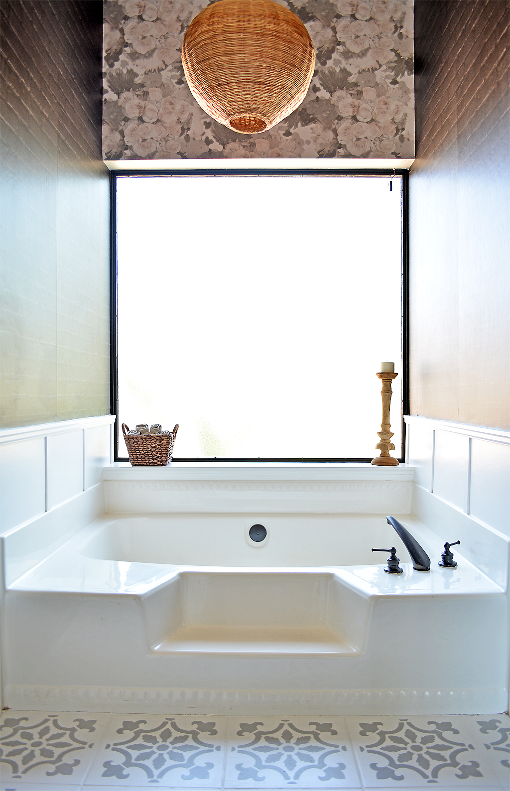 Inexpensive Tub Update with Decorative Moulding