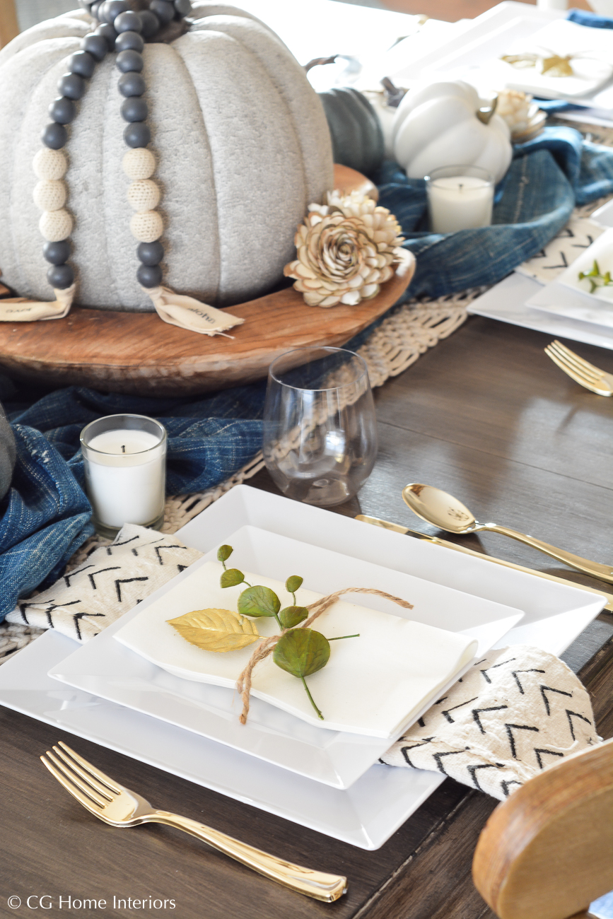 Disposable Holiday Table Setting